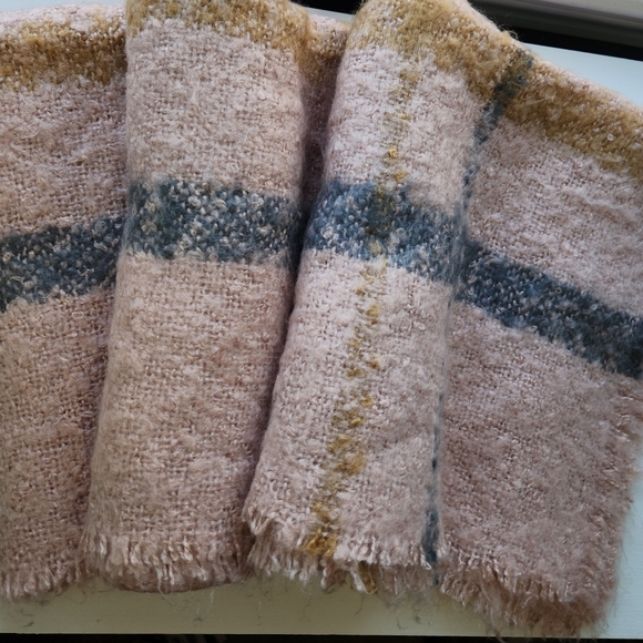 WRAP SCARF Super soft and fuzzy with pink, gray, and yellow, EUC - Picture 4 of 4